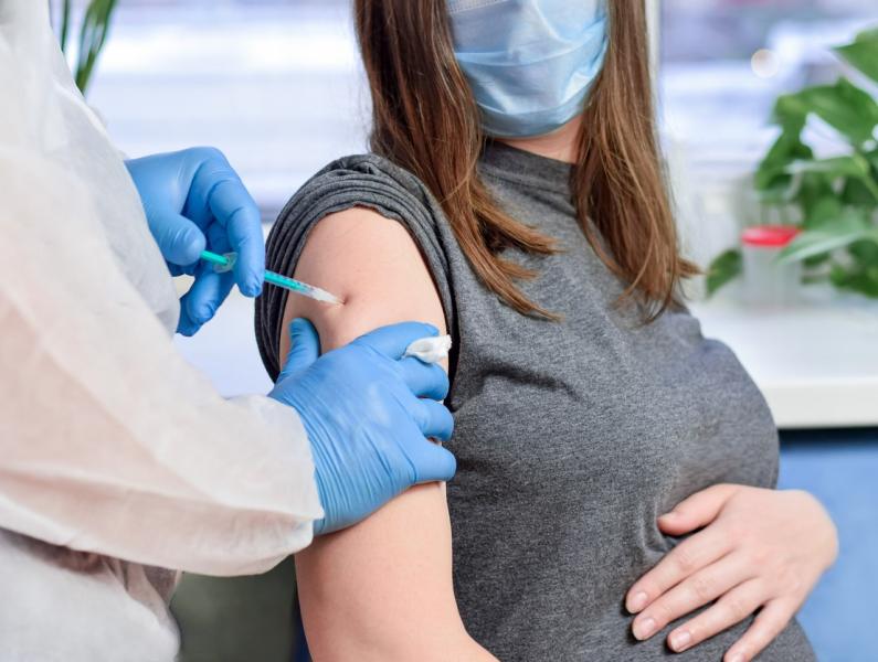 pregnant_woman_getting_vaccine_0.jpeg